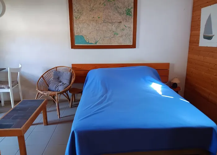 Hébergement de vacances Petite Maison à 500m De La Plage, 300m Du Centre – Idéale Pour à Pied! - Fr-1-476-5